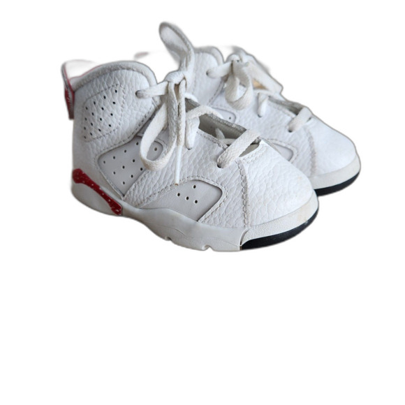Air Jordan, Jordan 6 Retro Red Oreo sneaker, white/red, child 6C - Picture 1 of 6